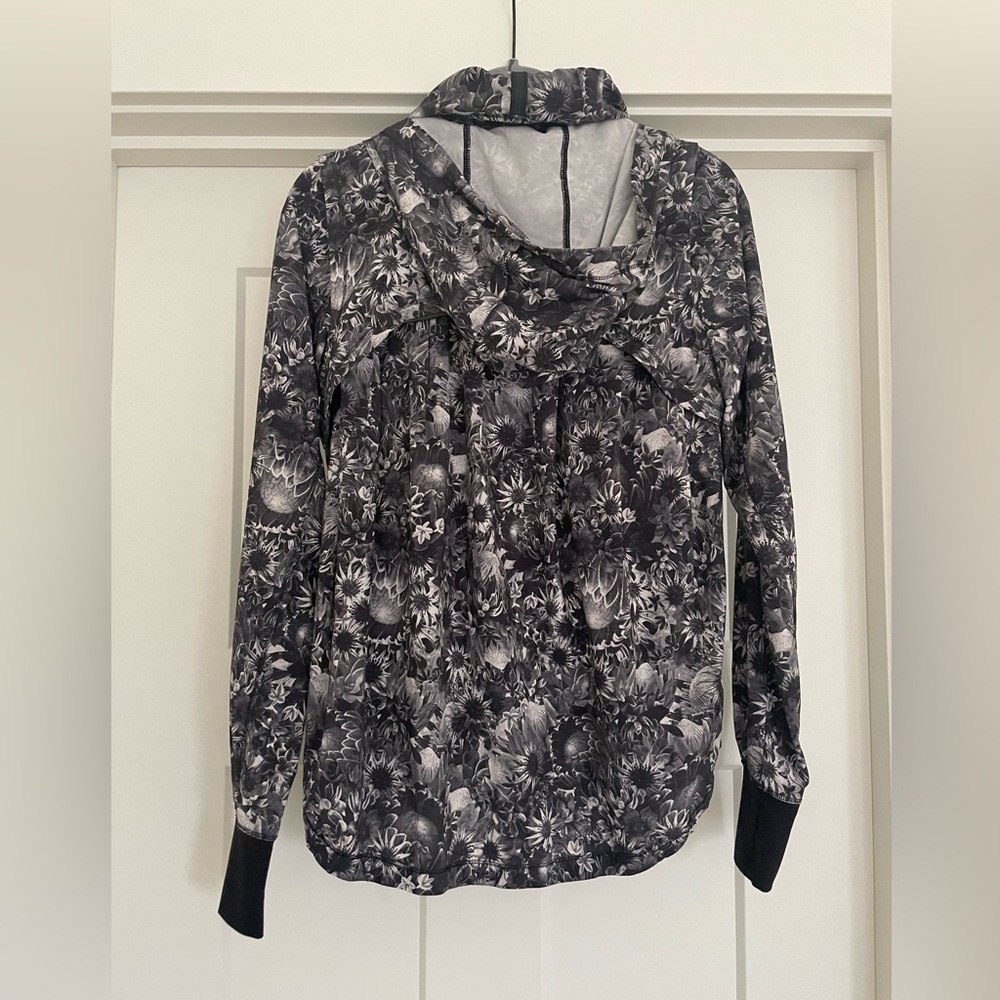 Lululemon track jacket - Picture 5 of 9